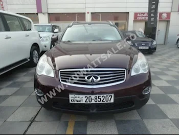 انفنيتي  35  اي اكس  2013  40,000  اس يو في  اتوماتك  6  جلد  دفع رباعي  عنابي  بنزين