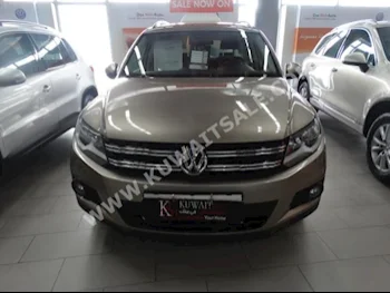Volkswagen  TIGUAN  2016  30,000  SUV  Automatic  4  Cloth  FWD  Gold  Gasoline