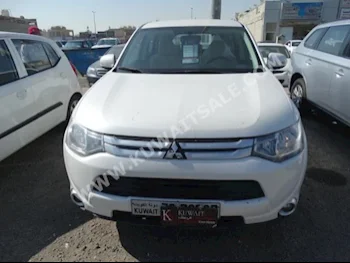 Mitsubishi  Outlander  2015  134,000  SUV  Automatic  4  Cloth  4WD  White  Gasoline
