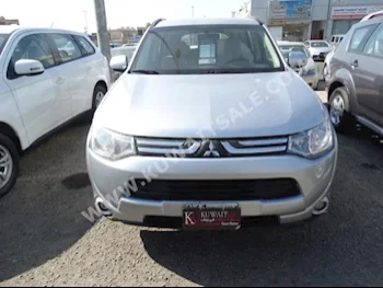 Mitsubishi  Outlander  2014  50,000  SUV  Automatic  4  Cloth  4WD  Silver  Gasoline