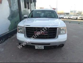 GMC  Sierra  2009  267,000  Pick Up  Automatic  8  Cloth  4WD  White  Gasoline
