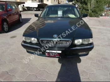 BMW  740 iL  7-Series  2001  144,000  Sedan  Automatic  8  Leather  RWD  Green  Gasoline
