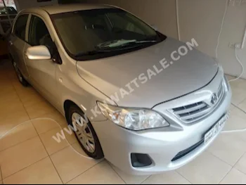 تويوتا  اكس ال اي  كورولا  2013  70,000  سيدان  اتوماتك  4  مخمل  دفع أمامي  فضي  بنزين