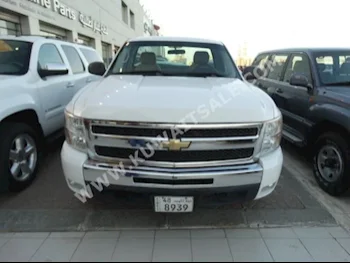 Chevrolet  LT  Silverado  2009  250,000  Pick Up  Automatic  8  Cloth  RWD  White  Gasoline