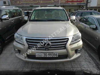 لكزس  570  ال اكس  2013  190,000  اس يو في  اتوماتك  8  جلد  دفع رباعي  ذهبي  بنزين