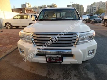 تويوتا  في اكس ار  لاند كروزر  2014  51,000  اس يو في  اتوماتك  8  مخمل  دفع رباعي  أبيض  بنزين