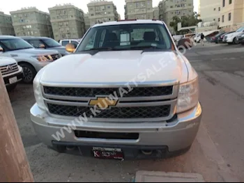 شفروليه  2500 اتش دي  سلفرادو  2012  75,000  بيكب  اتوماتك  8  مخمل  دفع رباعي  أبيض  بنزين