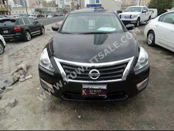 Nissan  2.5  Altima  2013  48,000  Sedan  Automatic  4  Cloth  FWD  Black  Gasoline