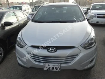 Hyundai  Tucson  2015  55,000  SUV  Automatic  4  Cloth  4WD  Silver  Gasoline