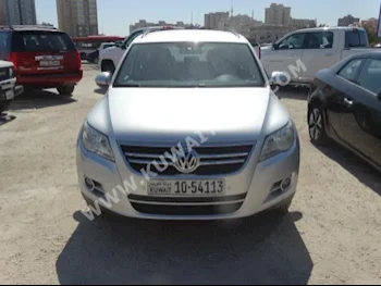 Volkswagen  TIGUAN  2011  120,000  SUV  Automatic  4  Cloth  4WD  Silver  Gasoline