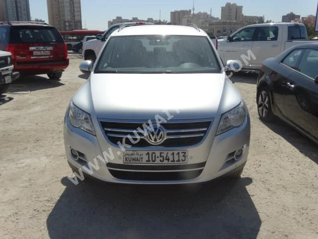 Volkswagen  TIGUAN  2011  120,000  SUV  Automatic  4  Cloth  4WD  Silver  Gasoline