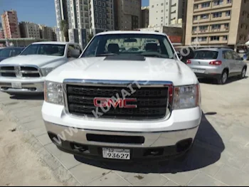 GMC  Sierra  2014  50,000  Pick Up  Automatic  8  Cloth  4WD  White  Gasoline