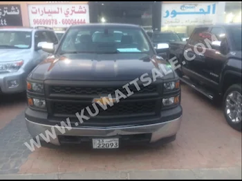 شفروليه  ال تي  سلفرادو  2015  35,000  بيكب  اتوماتك  8  مخمل  دفع خلفي  أسود  بنزين