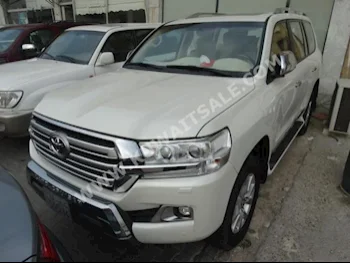 Toyota  GXR  Land Cruiser  2016  21,000  SUV  Automatic  8  Cloth  4WD  White  Gasoline