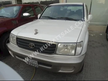 Toyota  GXR  Land Cruiser  2002  370,000  SUV  Automatic  8  Cloth  4WD  White  Gasoline