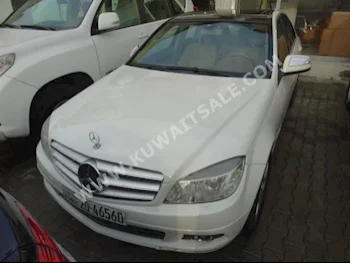 Mercedes-Benz  300  C-Class  2008  140,000  Sedan  Automatic  6  Leather  RWD  White  Gasoline