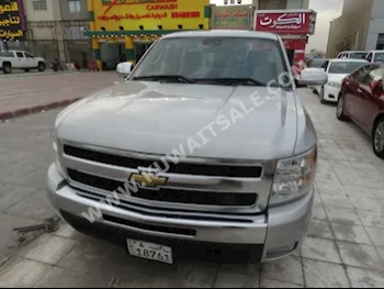 شفروليه  ال تي  سلفرادو  2011  150,000  بيكب  اتوماتك  8  مخمل  دفع رباعي  فضي  بنزين