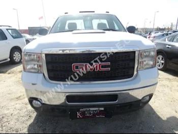 GMC  2500 HD  Sierra  2014  52,000  Pick Up  Automatic  8  Cloth  4WD  White  Gasoline